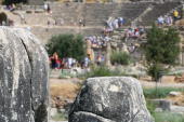  04 Vstup do Efezu, v pozad Odeon
 
 .4 - 4.jpg (900x600) 146 kB 